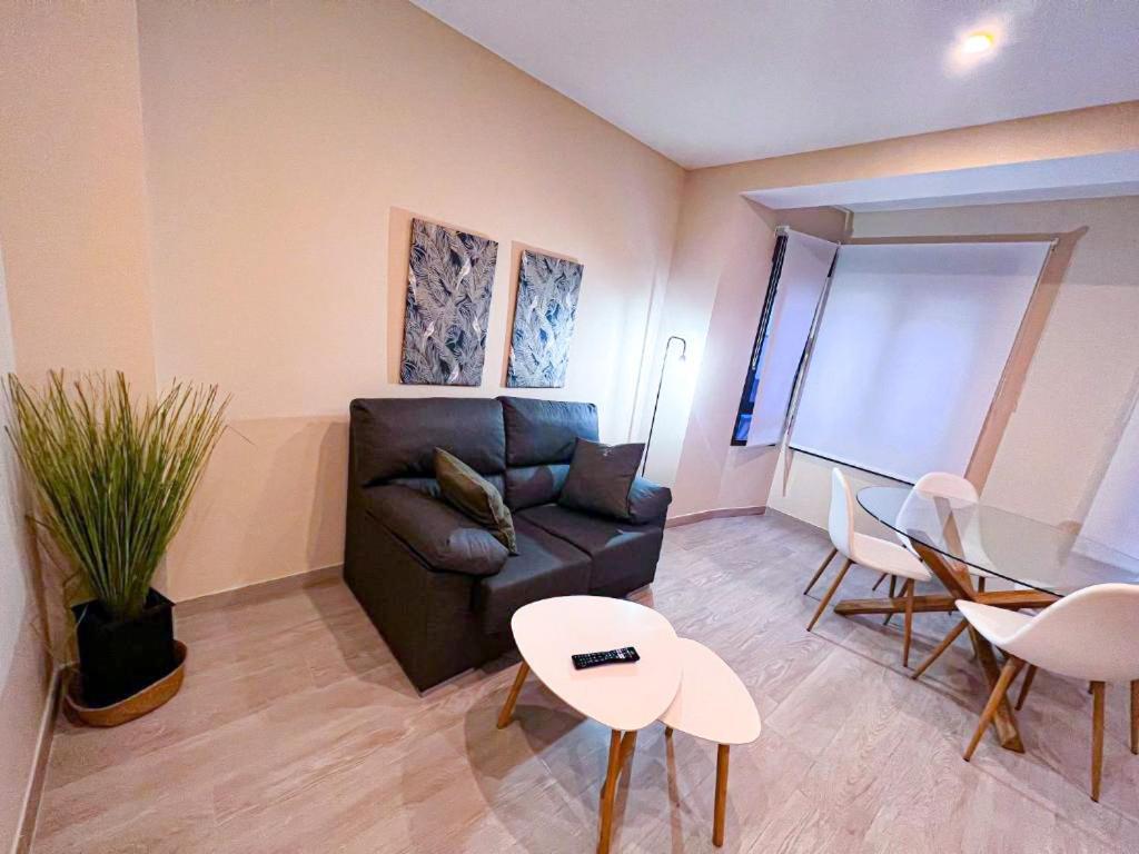 Ap Turist Velazquez Apartment Alicante Bagian luar foto