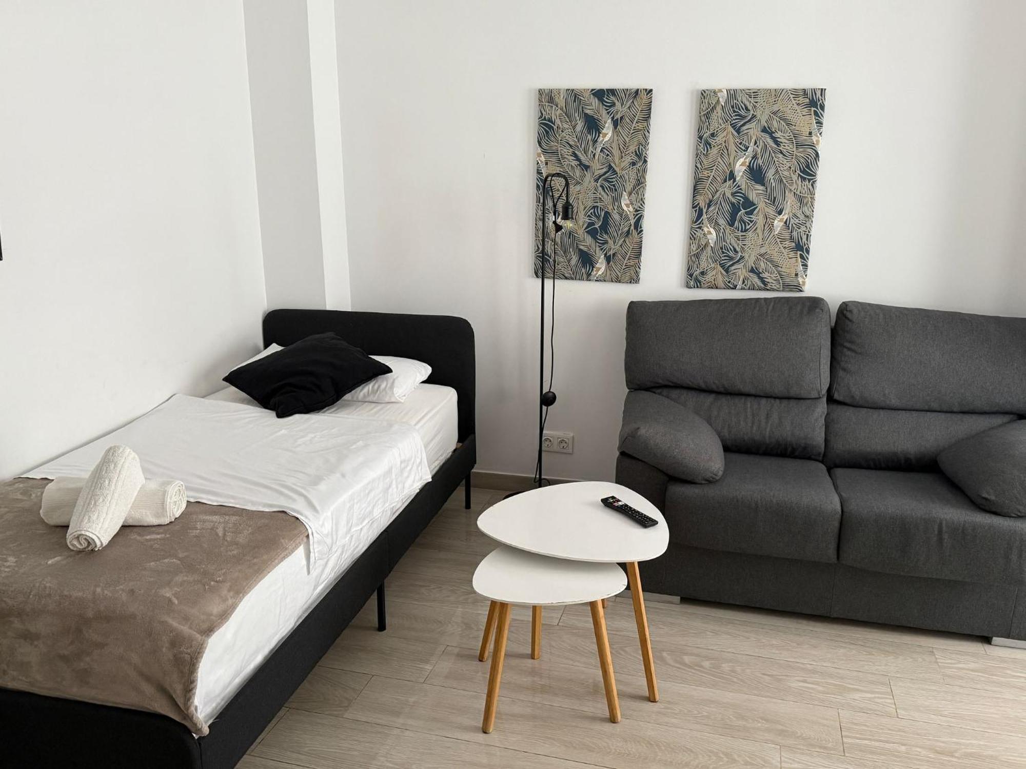 Ap Turist Velazquez Apartment Alicante Bagian luar foto