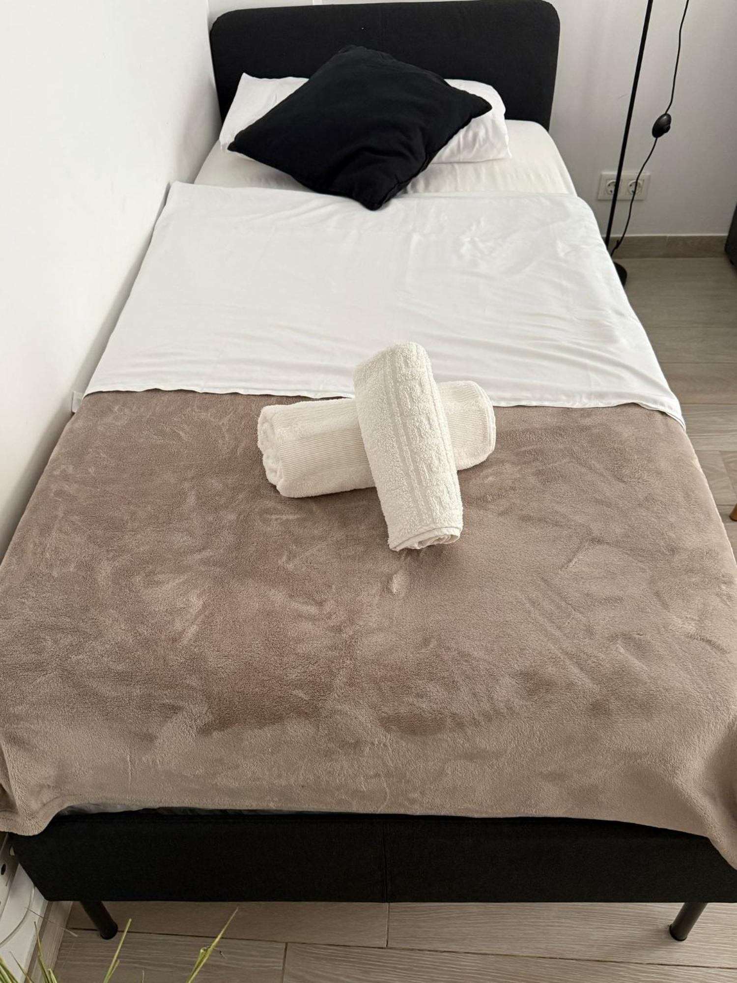 Ap Turist Velazquez Apartment Alicante Bagian luar foto